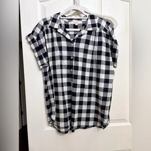 LOFT Black and White Gingham Button-Up Shirt